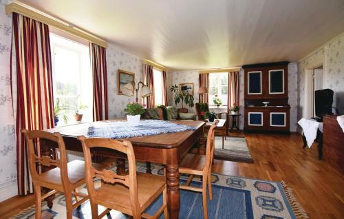 Two-bedroom Holiday Home With Lake View In Dals Ed