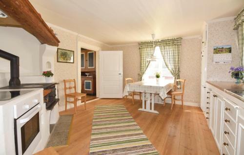 Two-bedroom Holiday Home With Lake View In Dals Ed