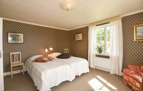 Two-bedroom Holiday Home With Lake View In Dals Ed