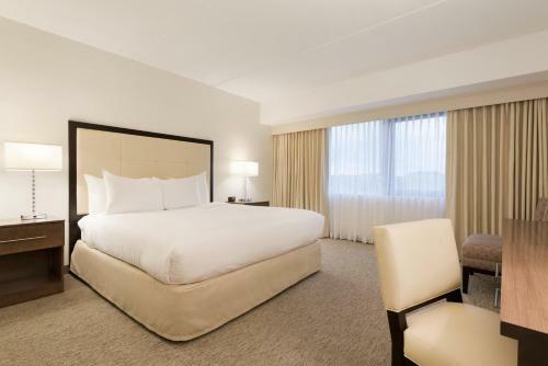 Brookfield Suites Hotel & Convention Center
