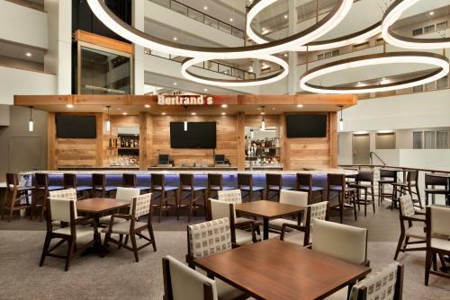 Brookfield Suites Hotel & Convention Center