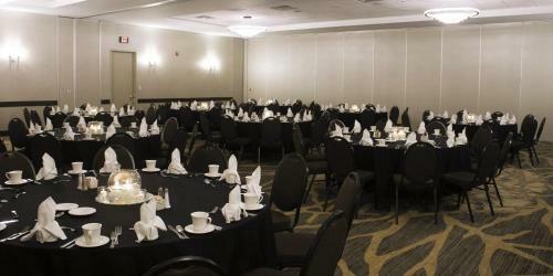 Brookfield Suites Hotel & Convention Center