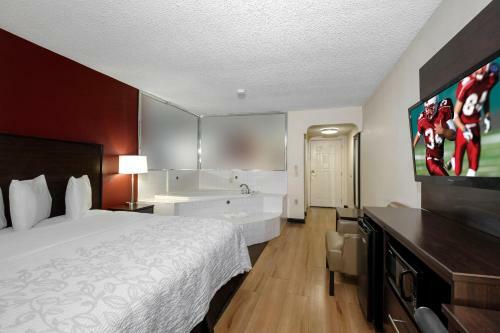 Hotel Red Roof Inn Plus+ & Suites Opelika