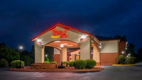Hotel Red Roof Inn Plus+ & Suites Opelika