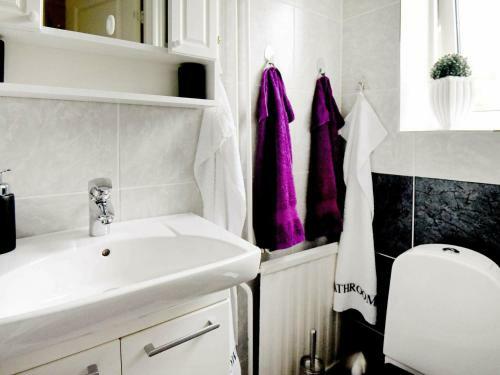 One-bedroom Holiday Home In Lysekil 11