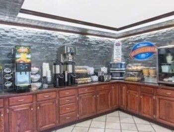 Hotel Baymont Inn And Suites Jonesboro
