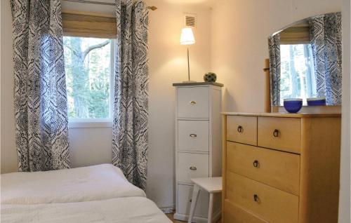 Three-bedroom Holiday Home In Yngsjo