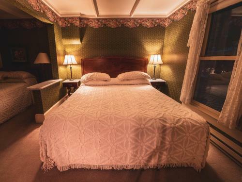 St. Elmo Hotel
