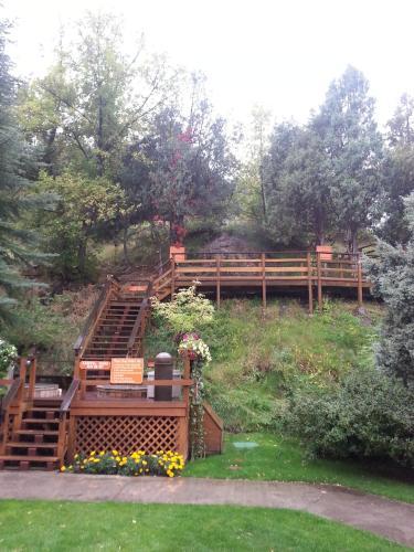Motel Box Canyon Lodge And Hot Springs