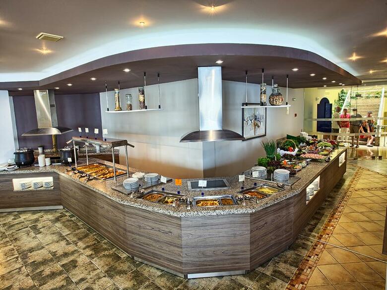 Hotel Luna (.)