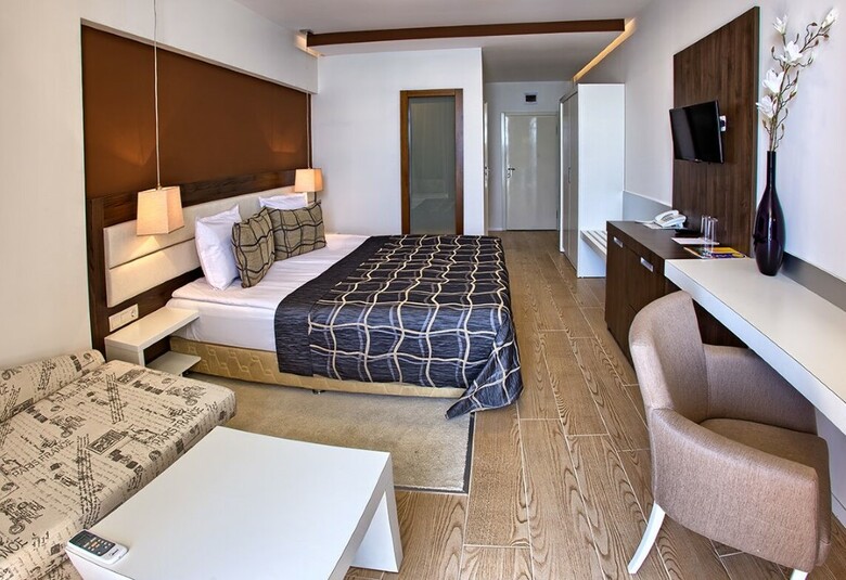 Hotel Luna (.)