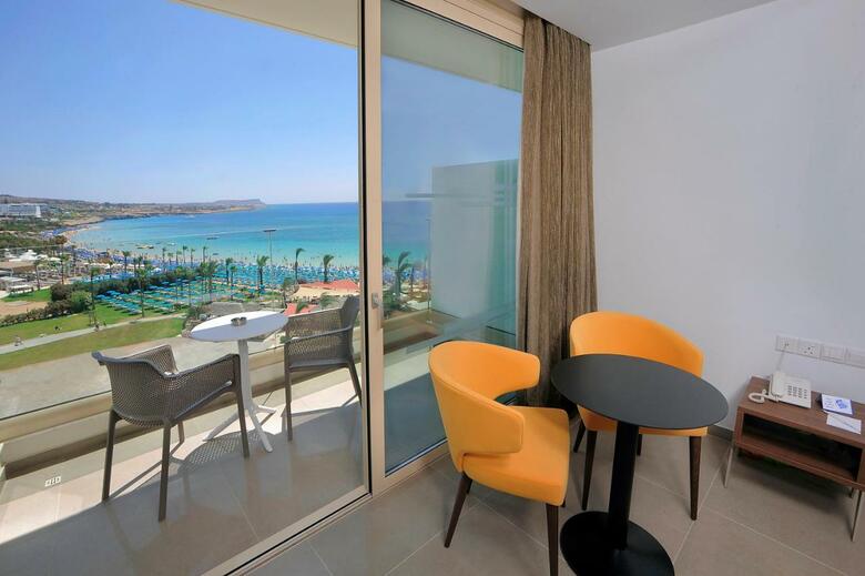 Hotel Nelia Beach