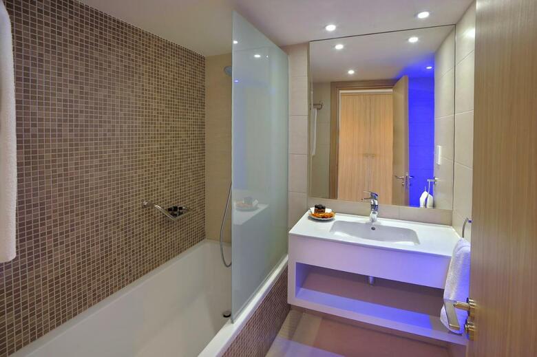 Hotel Nelia Beach