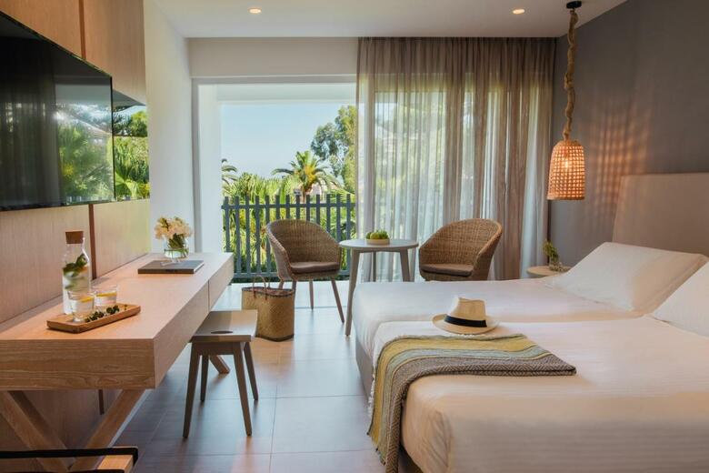 Hotel Nissi Beach