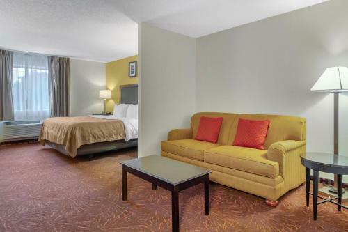 Hotel Quality Inn & Suites Lakewood