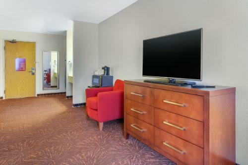 Hotel Quality Inn & Suites Lakewood