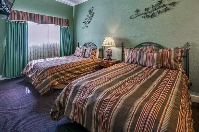 Hotel Rose Garden Inn