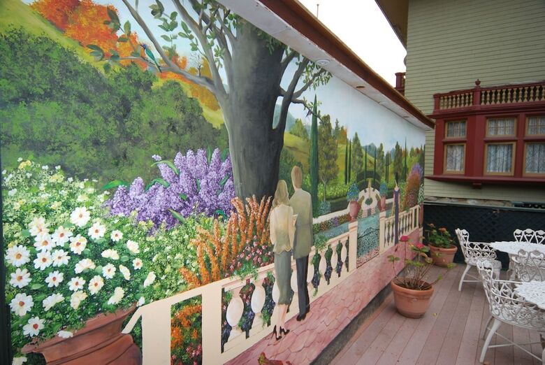 Hotel Rose Garden Inn
