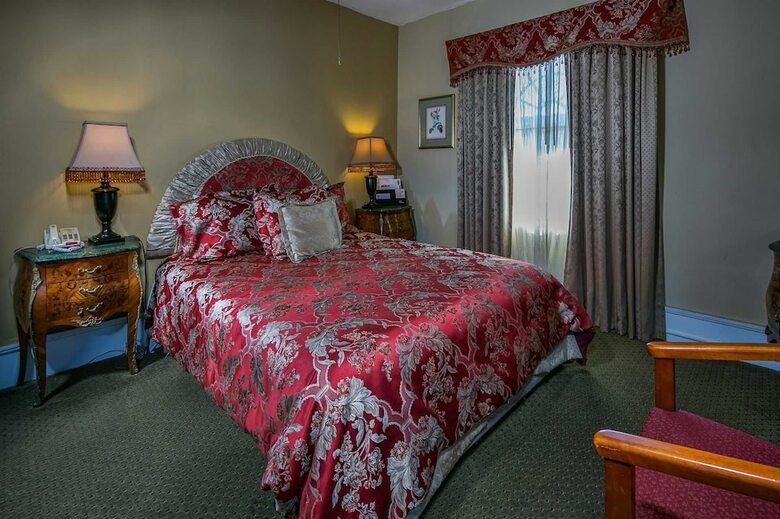 Hotel Rose Garden Inn