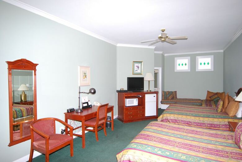 Hotel Rose Garden Inn