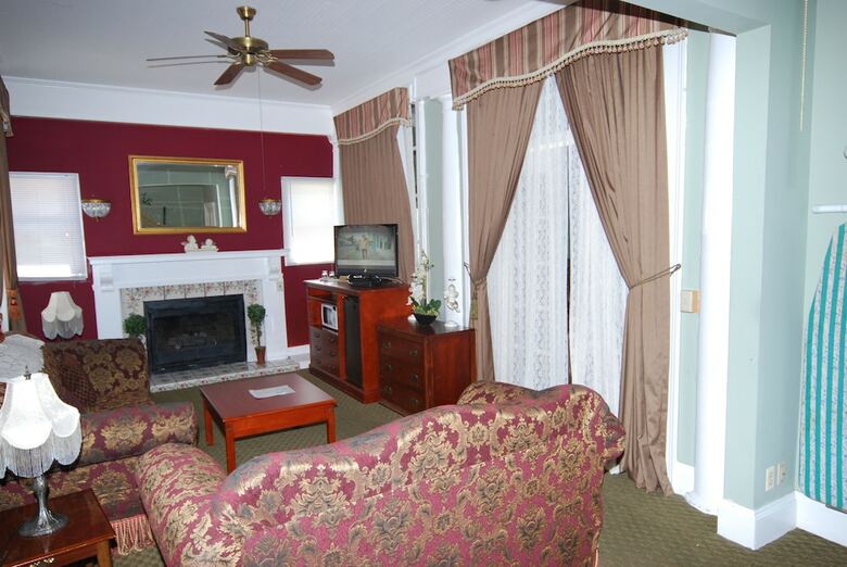 Hotel Rose Garden Inn