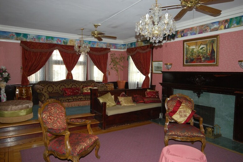 Hotel Rose Garden Inn