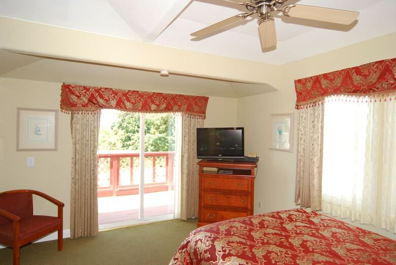 Hotel Rose Garden Inn