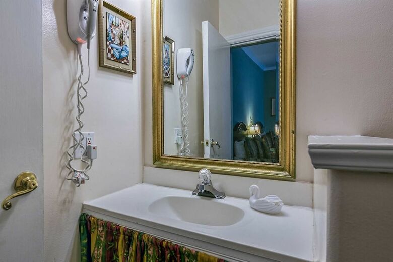 Hotel Rose Garden Inn