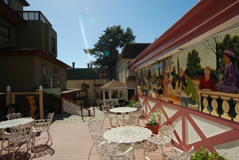 Hotel Rose Garden Inn