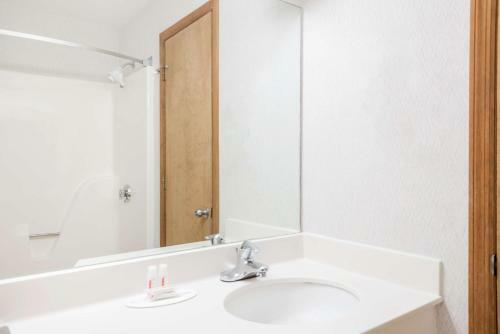 Hotel Howard Johnson Lenox