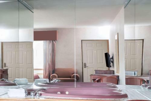 Hotel Howard Johnson Lenox