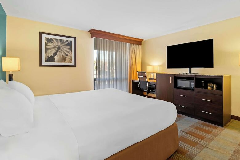 Best Western Date Tree Hotel