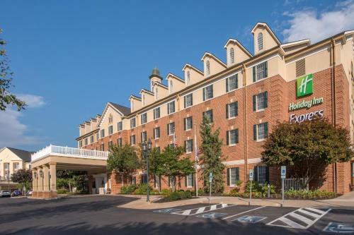 Hotel Holiday Inn Express State College At Williamsburg Square