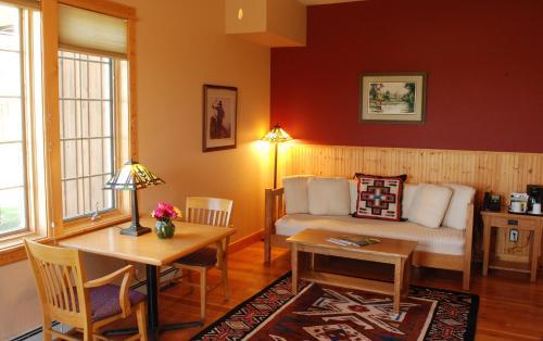 Gallatin River Lodge