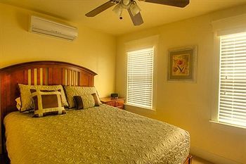 Hostal Lotus Guest House