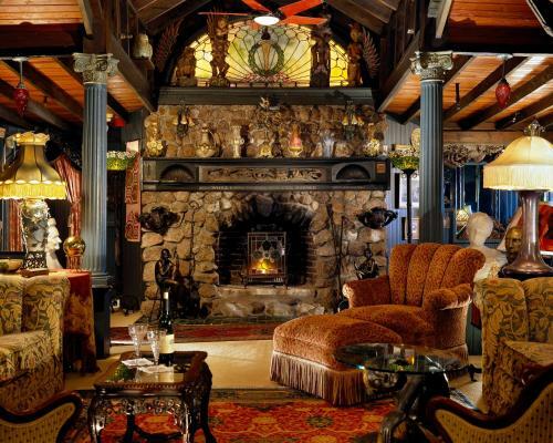 Posada Land's End Inn