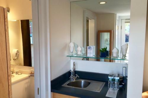 Bed & Breakfast Benchmark Inn