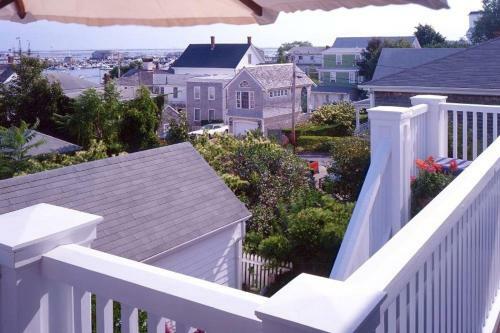 Bed & Breakfast Benchmark Inn