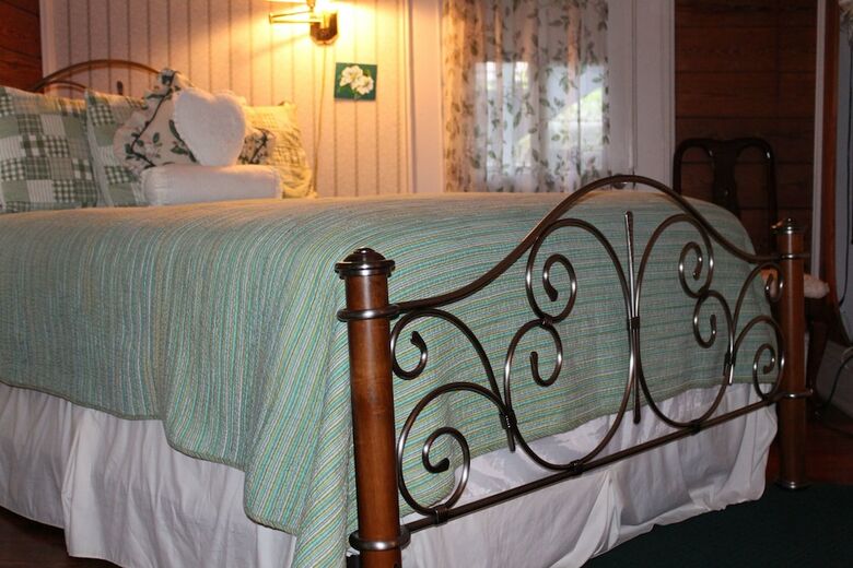 Bed & Breakfast All Seasons Inn