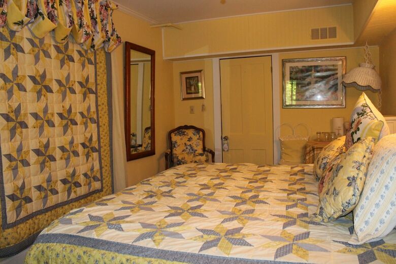 Bed & Breakfast All Seasons Inn