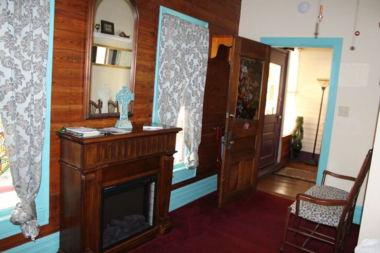 Bed & Breakfast All Seasons Inn