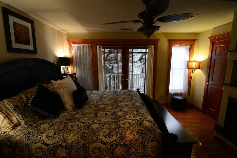Bed & Breakfast All Seasons Inn