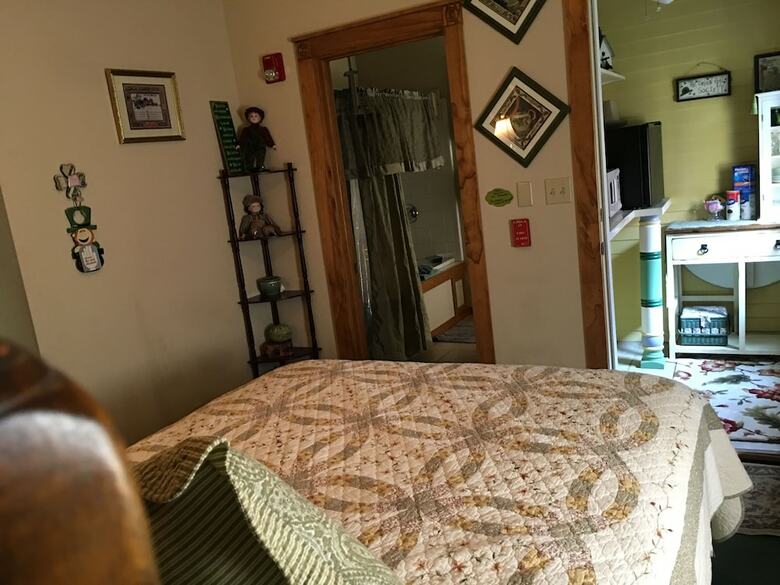 Bed & Breakfast All Seasons Inn