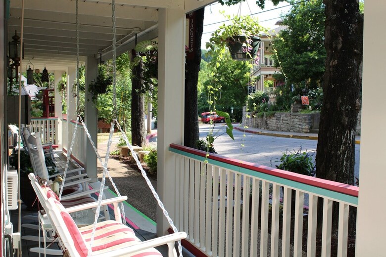 Bed & Breakfast All Seasons Inn