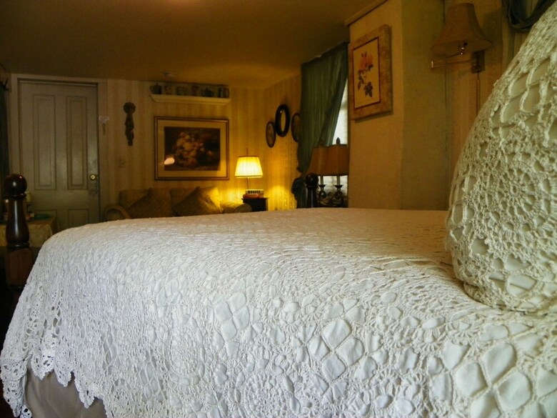 Bed & Breakfast All Seasons Inn