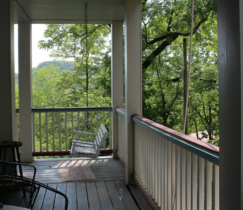 Bed & Breakfast All Seasons Inn