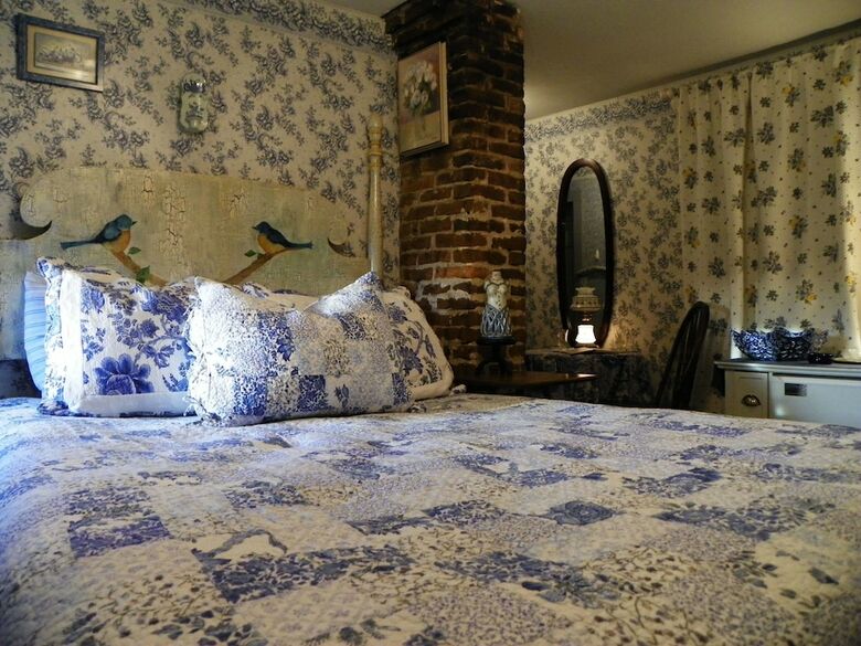 Bed & Breakfast All Seasons Inn