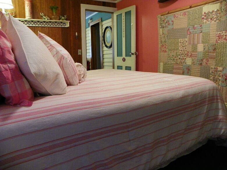 Bed & Breakfast All Seasons Inn
