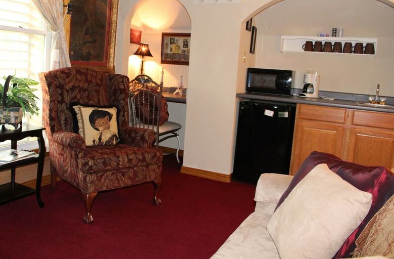 Bed & Breakfast All Seasons Inn