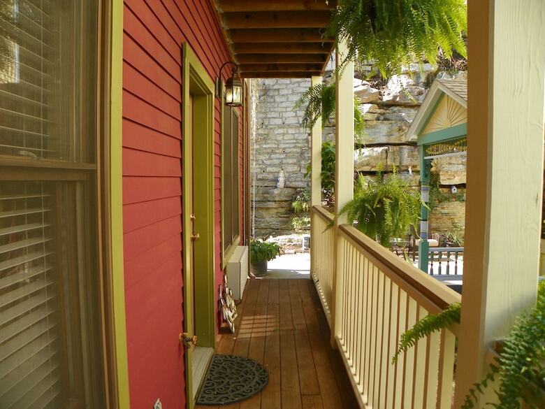 Bed & Breakfast All Seasons Inn
